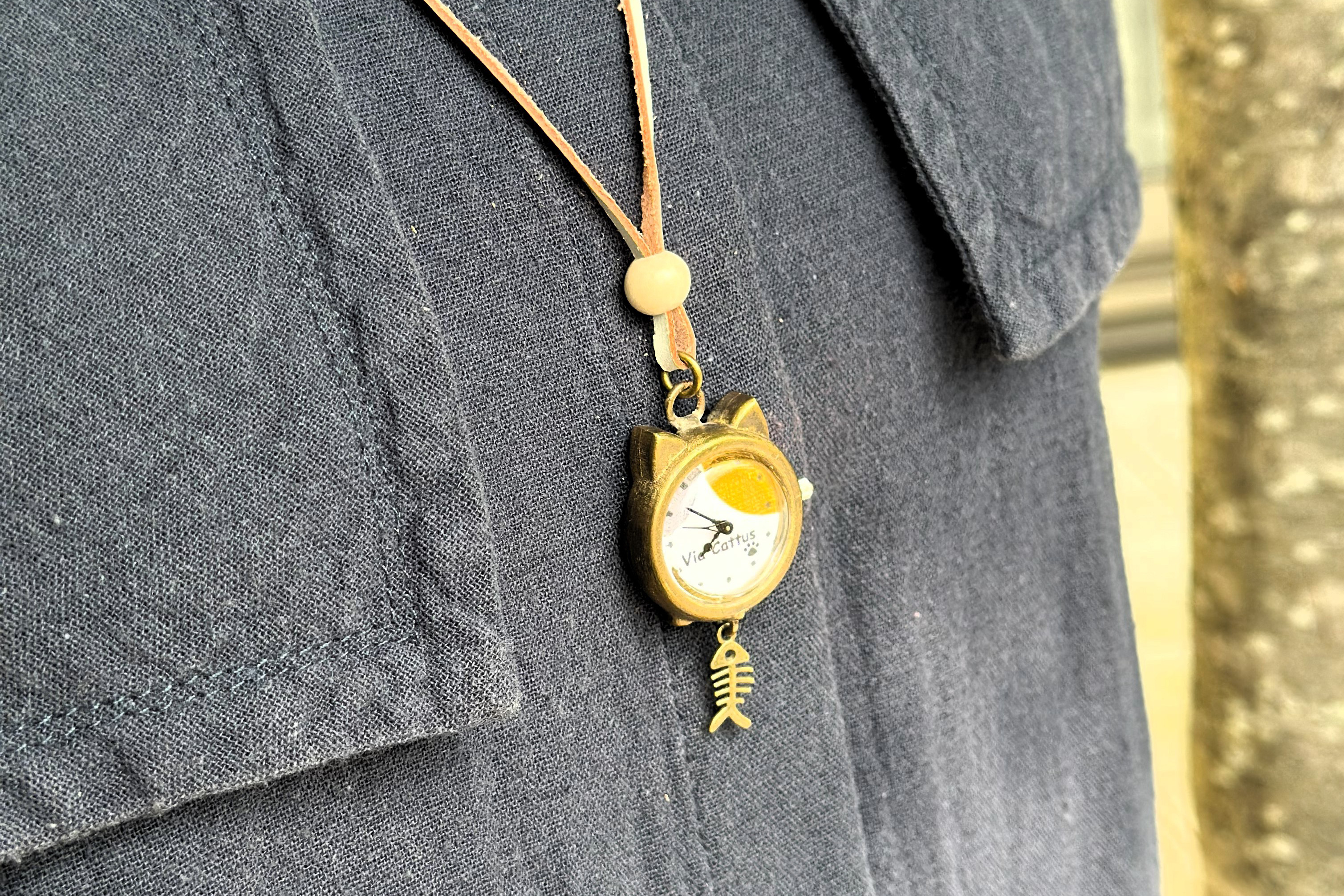 手作り時計　Via Cattus (猫時計付ネックレス 三毛猫 チャーム付き)