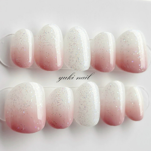 【いちページ】グラデーションネイルチップとグラデーションネイルチップ 上品グラデ×ラメのシンプルネイル ネイルチップ（つけ爪） yuki-nail