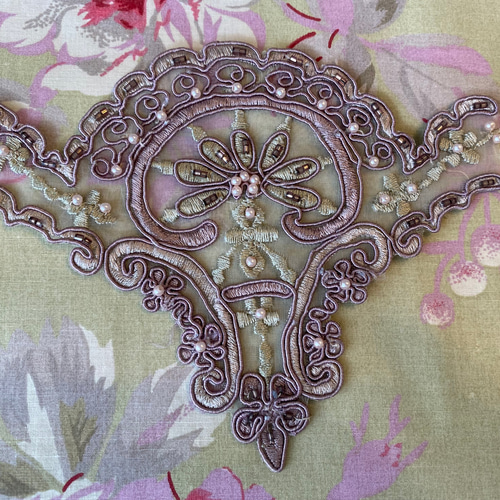チュール刺繍モチーフ 1対 葉 金色 (MLFB42GLSHJL) レース チュール刺繍モチーフ 1対 葉 金色 (MLFB42GLSHJL) レース