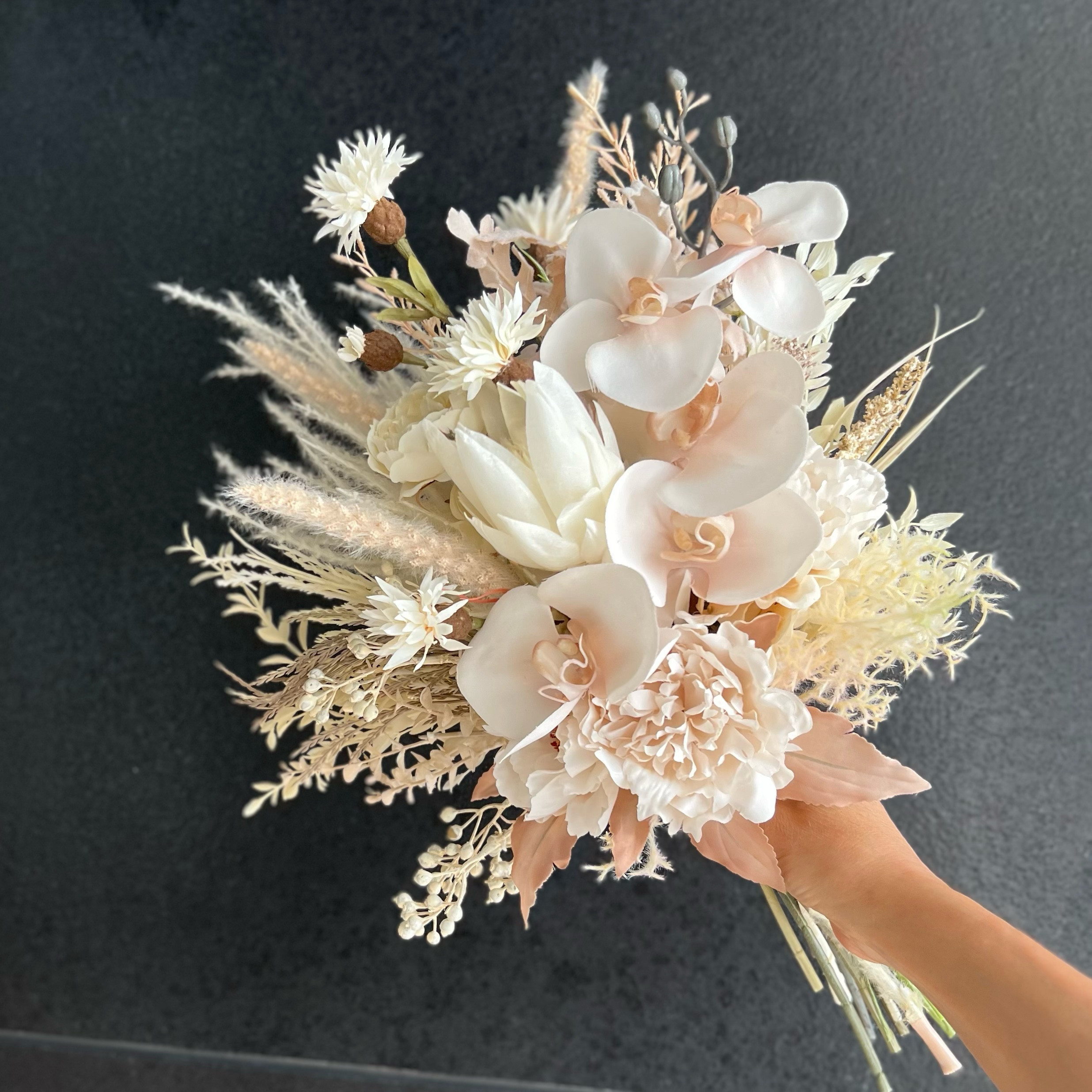 胡蝶蘭アネモネのホワイトブーケ ウェディング 花束 スワッグ