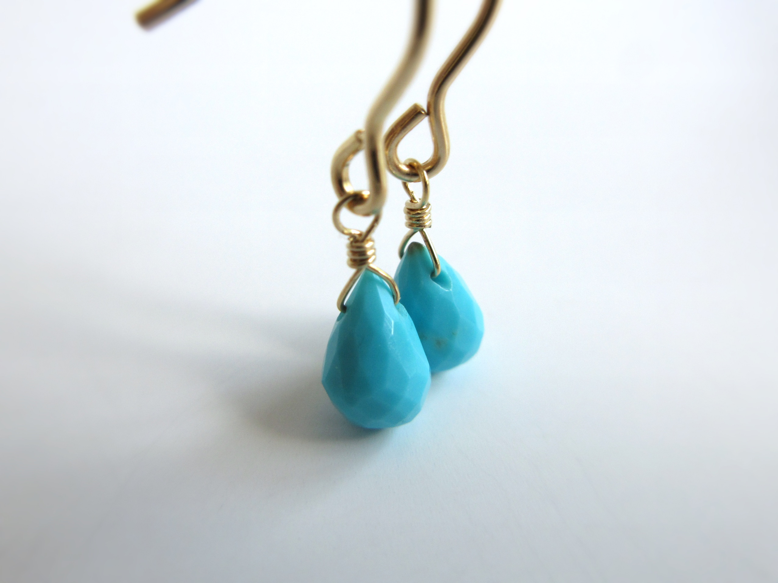 【12月の誕生石】6.5mm美粒「スリーピングビューティーターコイズ」14kgfピアス/イヤリング