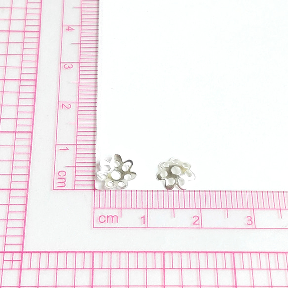 【300個】 8mm  ビーズキャップ  花座/座金  カツラ  お花/フラワーパーツ  ホワイトシルバー 2枚目の画像