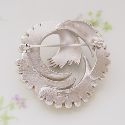 ヴィンテージジュエリー】Trifari トリファリ シルバートーン フェイク