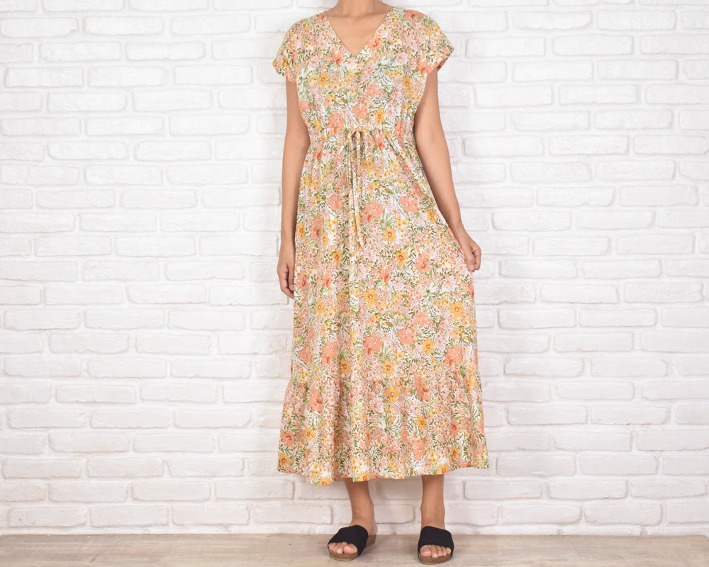 花柄Vネックの大人のフリルワンピース　＜サーモンピンク＞　コットン素材