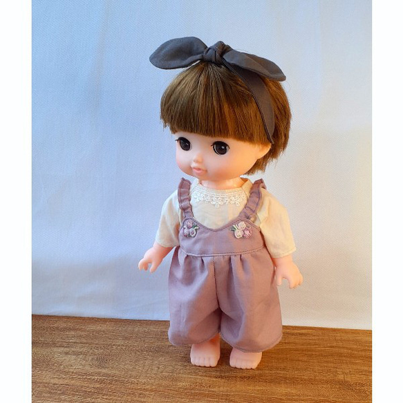 フリフリ肩紐の刺繍サロペット《レースブラウス　秋冬ドール服　メルちゃん服　ソランちゃん服　ネネちゃん　着せ替え服》 人気・おすすめ｜省スペース設計・旅行向けにおすすめ お得商品 プライバシー配送 翌日お届け対応