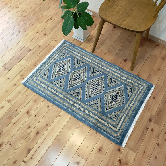 パキスタン　絨毯　ラグ　新品未使用　保管品　手織　94×65 肌触りがシルクのようなウールの手織り絨毯 パキスタン絨毯
