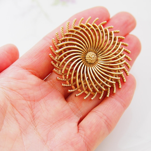 ヴィンテージジュエリー】Trifari トリファリ ゴールドトーン フラワー