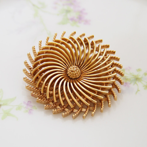 ヴィンテージジュエリー】Trifari トリファリ ゴールドトーン フラワー