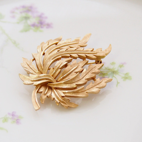 ヴィンテージジュエリー】Trifari トリファリ ゴールドトーン