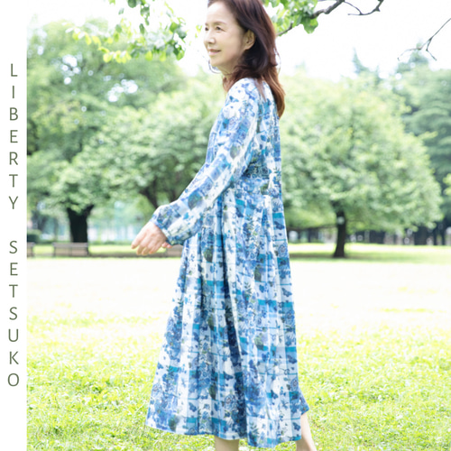 リバティ長袖ワンピース＜30チャイルドフッド・コラージュ ブルー