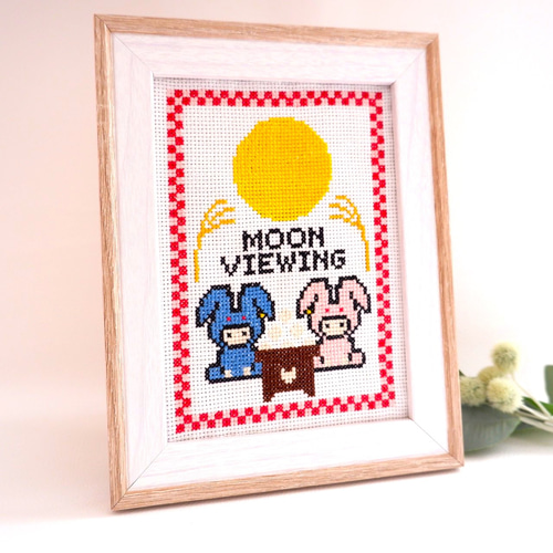 ヴィンテージクロスリネンにハンドメイド手刺繍うさぎちゃん·͜· ♡ クロスステッチ図案』可愛いお月刺繍図案 うさぎさんとお月見団子 編み