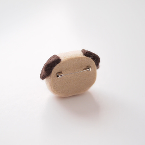 受注製作】パグ・羊毛フェルトブローチ フォーン 羊毛フェルト