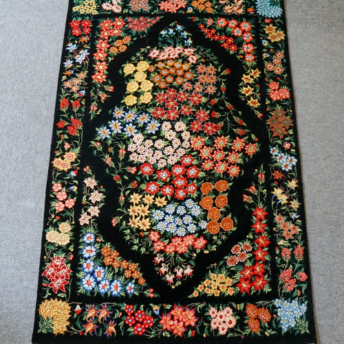 90×58cm 【ペルシャクム産の総手織りシルク絨毯】証明書付 カーペット  