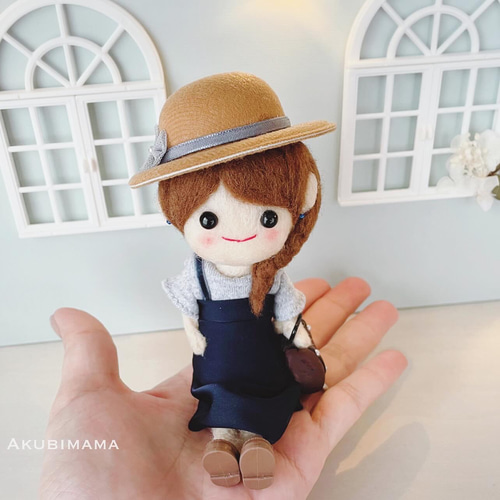 ハンドメイド海外作家ポーランド エルフ耳の手のひらサイズ人形