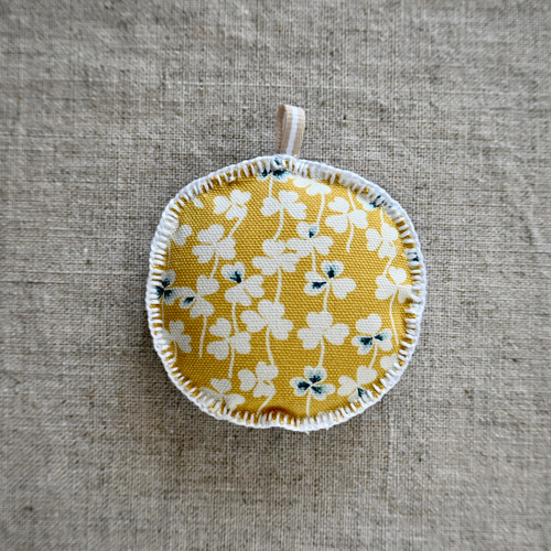 クロスステッチ刺繍のパンダのふっくらチャーム・キーホルダー