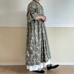 handmadeウィリアムモリスパッチワーク風生地のワンピース長袖free handmadeウィリアムモリス生地パッチワーク風ワンピースfree