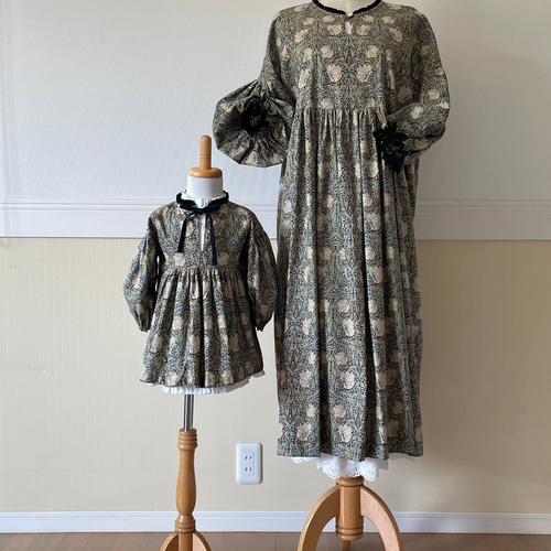 handmadeウィリアムモリス七分袖ワンピース（アイリス）free handmadeウィリアムモリス七分袖ワンピース（アイリス）free