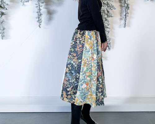 ボンブ⭐︎ アンティークパッチワーク小花柄　スカート パッチワークスカート ミモレ丈 【 着物リメイク 】 ゴールド