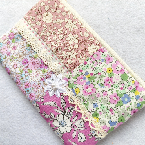 ハンドメイド　気まぐれポーチ　パッチワーク　ピンク　花 ハンドメイド気まぐれポーチパッチワークピンク花