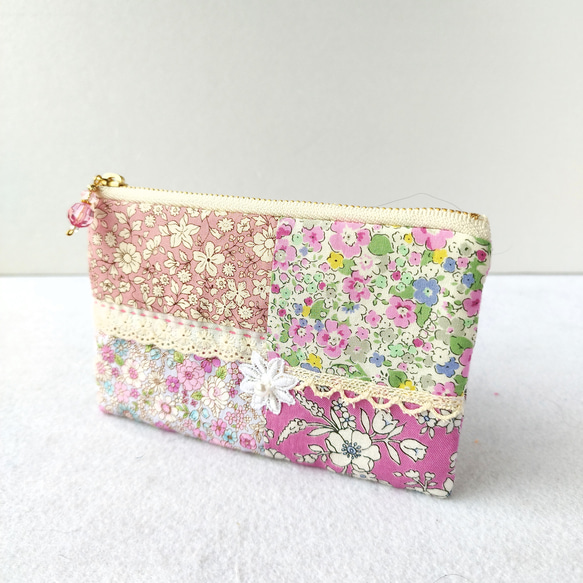 ハンドメイド　気まぐれポーチ　パッチワーク　ピンク　花 ハンドメイド 気まぐれポーチ パッチワーク ピンク 花