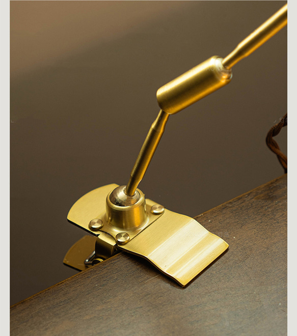 ヴィンテージクリップ式デスクランプ 工業風 寝室 ベッドサイド デスク リビングルーム 多角度調整 真鍮クリップライト スタンドライト・テーブルランプ K1570142306(12025円)