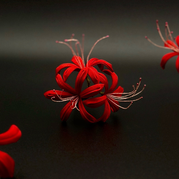 大人レッド　浴衣や着物に　彼岸花の髪飾り　羽二重/つまみ細工  浴衣　着物　和装　夏まつり　花火　和  秋　曼珠沙華　赤 2枚目の画像