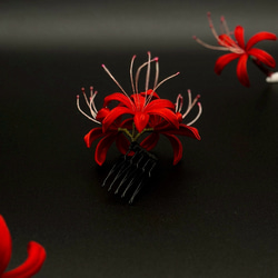 大人レッド　浴衣や着物に　彼岸花の髪飾り　羽二重/つまみ細工  浴衣　着物　和装　夏まつり　花火　和  秋　曼珠沙華　赤 6枚目の画像