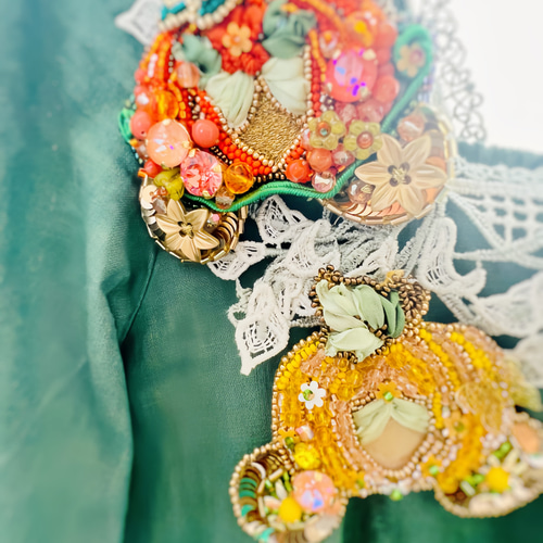 チャコット　チュチュ　MB 袖付き　美品　金色縁取り・レース・ビーズ装飾 チャコット チュチュ サイズSB 袖付き 美品 レース・ビーズ装 - メルカリ