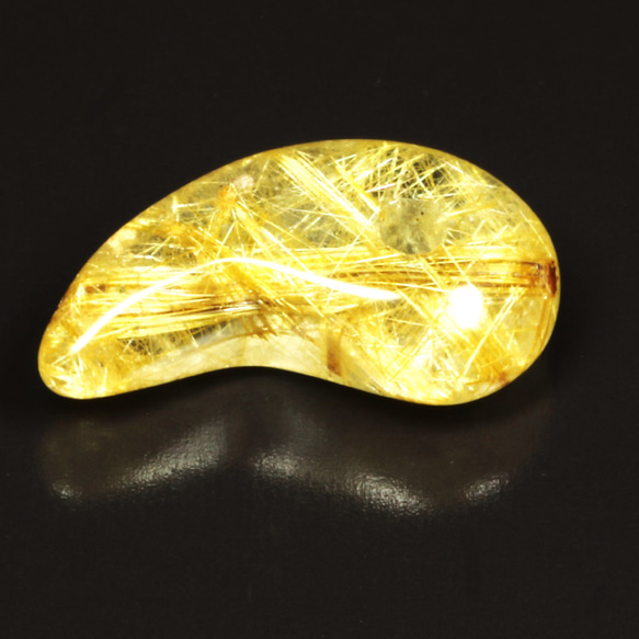 【存在感抜群】一点物 ゴールドタイチンルチル 勾玉 Ｍｒ１４８ 金針水晶のお守り効果 力が宿る 天然石ストーン 京海堂 2枚目の画像