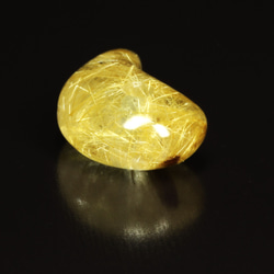 【存在感抜群】一点物 ゴールドタイチンルチル 勾玉 Ｍｒ１４８ 金針水晶のお守り効果 力が宿る 天然石ストーン 京海堂 7枚目の画像