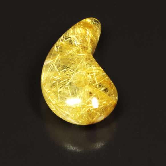 【存在感抜群】一点物 ゴールドタイチンルチル 勾玉 Ｍｒ１４８ 金針水晶のお守り効果 力が宿る 天然石ストーン 京海堂 12枚目の画像