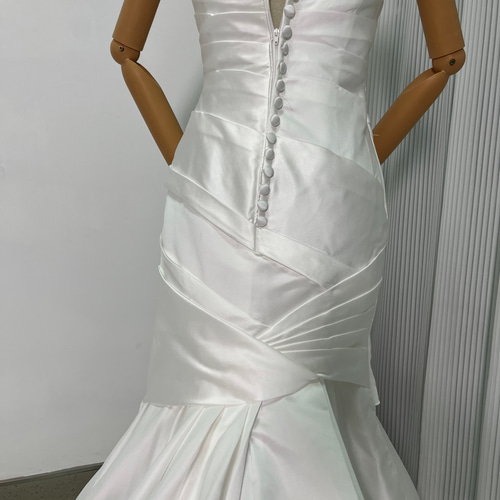 送料無料！カラードレス オフホワイト ベアトップ マーメイドライン  