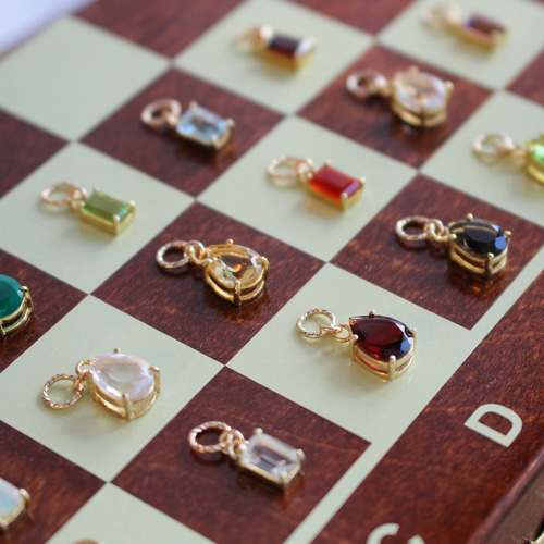 16種類の天然石＜宝石質＞から3つのチャームが選べる✨イヤーカフ