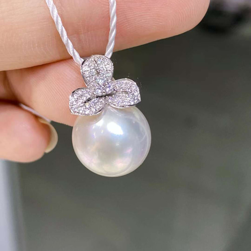 ▽ 【高級】白蝶真珠ダイヤモンド付きパール ペンダントトップk18
