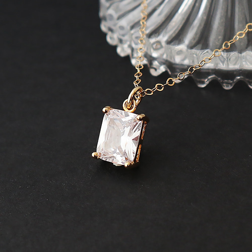 4月誕生】キュービックジルコニア 爪留めスクエアカット ホワイト