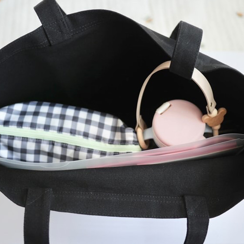 人気カラーブラック 名入れができるシンプルクマ柄刺繍のマザーズ