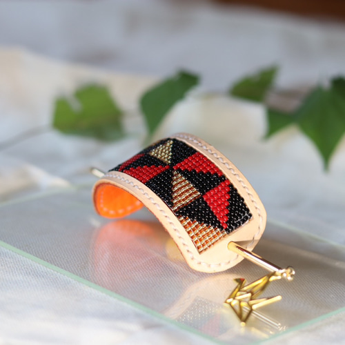 ビーズ織り 和柄（風車 赤系）スティック付きヘアバレッタ マジェステ  