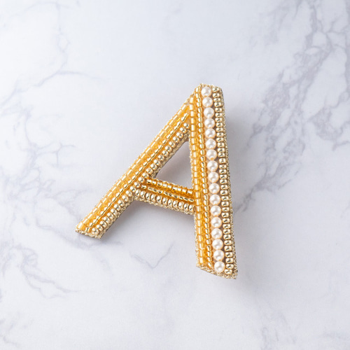 現品価格＞『A』イニシャル・ビーズ刺繍ブローチ／文字オーダー