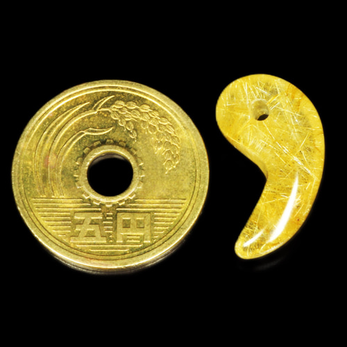 神秘のエネルギー】一点物 ゴールドルチルクォーツ 勾玉 Mr150