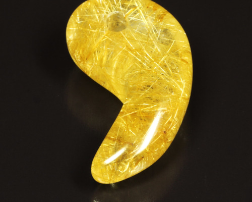 神秘のエネルギー】一点物 ゴールドルチルクォーツ 勾玉