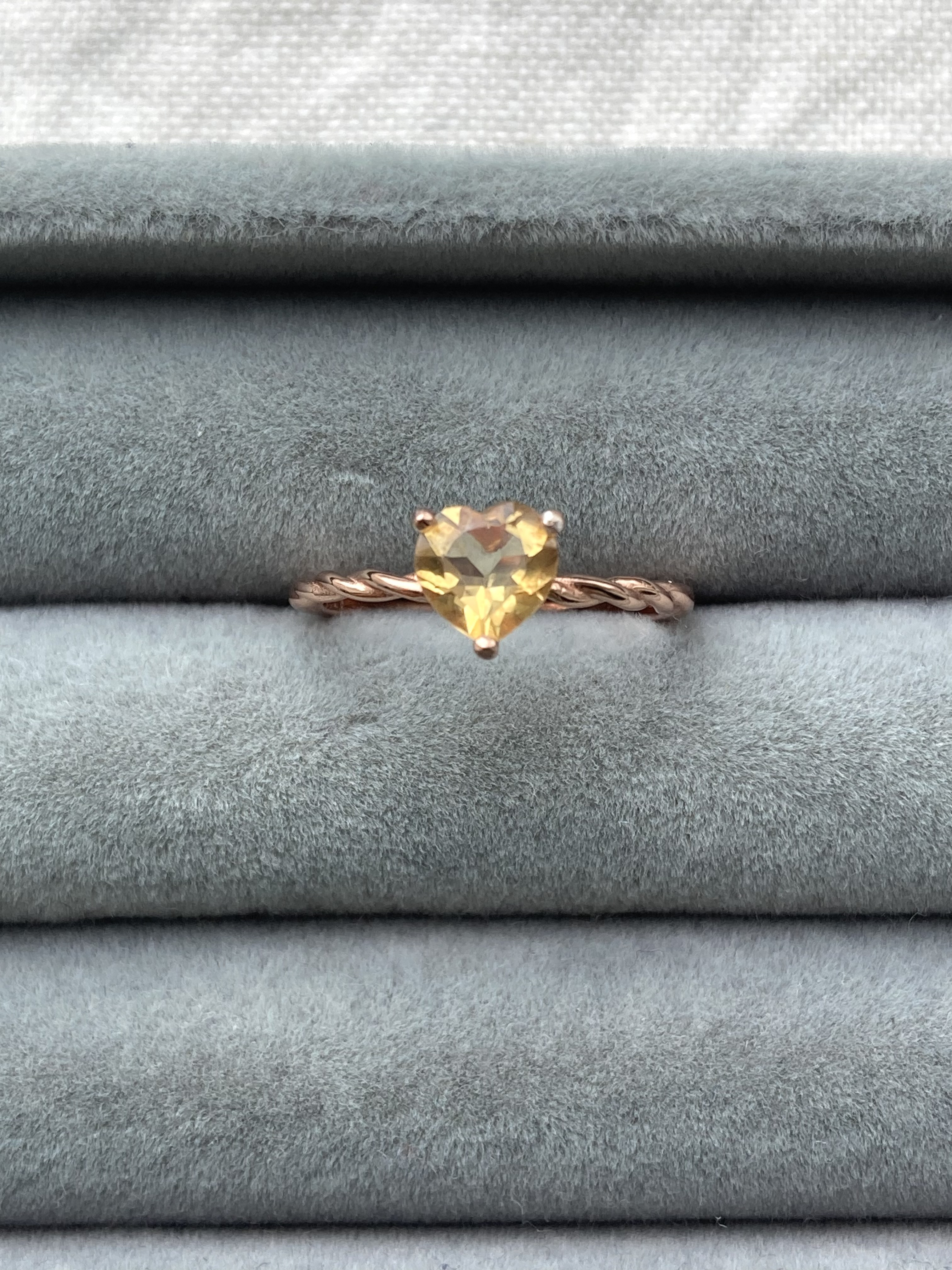 訳アリ特価11月誕生石　ハートシェイプシトリン　水晶　ロジウムコーティングシルバー925 フリーサイズリング