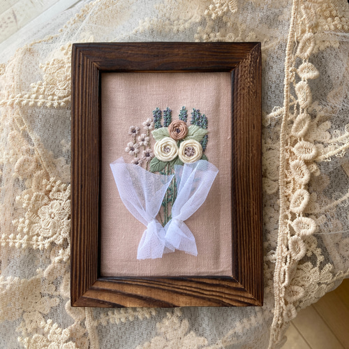 刺繍額 B 建つ