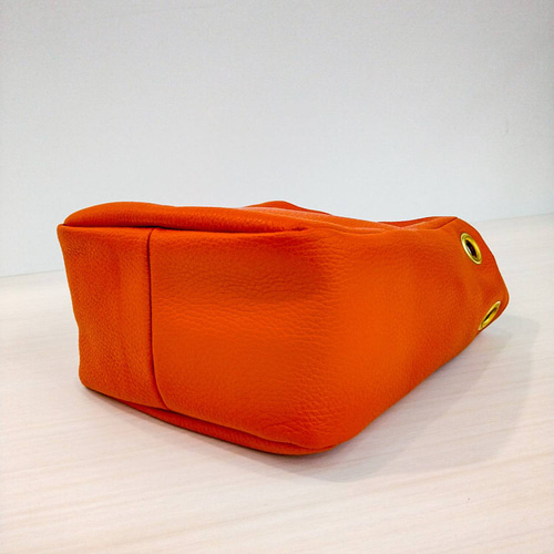 美品　エスカーダ　ゴールドチェーン　ショルダーバッグ　イタリア製　オレンジ 美品 エスカーダ ゴールドチェーン ショルダーバッグ イタリア製