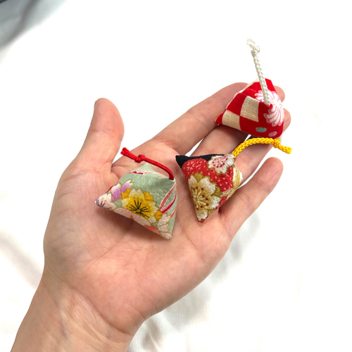 和柄まきびし（ねこびし）鈴入り6個（金彩柄） おもちゃ・ペット小物