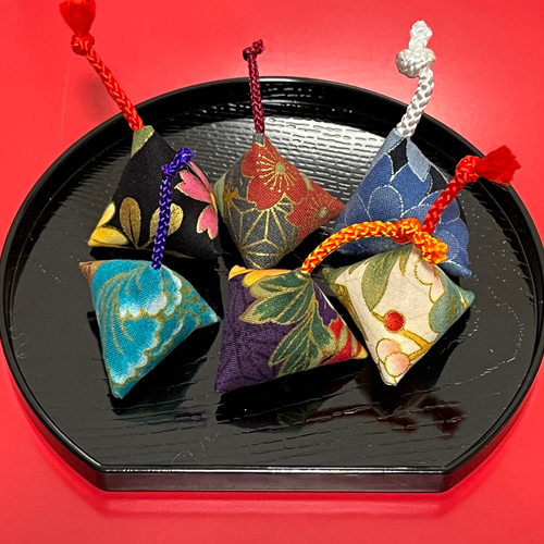 和柄まきびし（ねこびし）鈴入り6個（金彩柄） おもちゃ・ペット小物