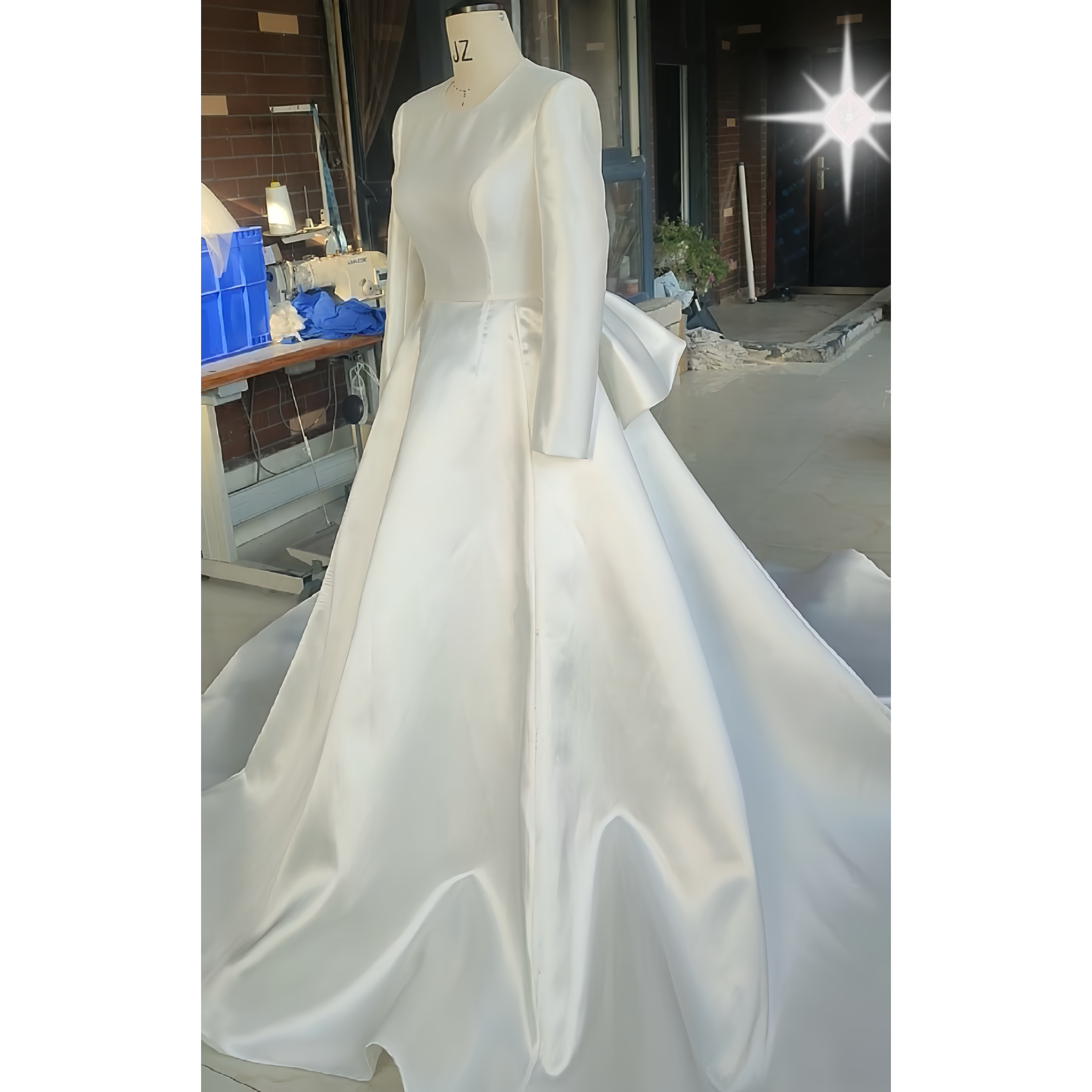 新入荷続々❢オフホワイト　春婚　長袖　ロングトレーン　オフホワイト　サイズオーダー　シンプル 30,472円