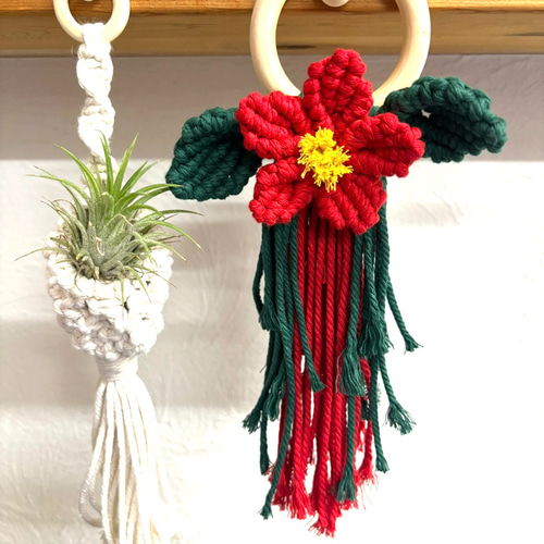 マクラメフラワー ミニタペストリー ハンドメイド（赤） その他