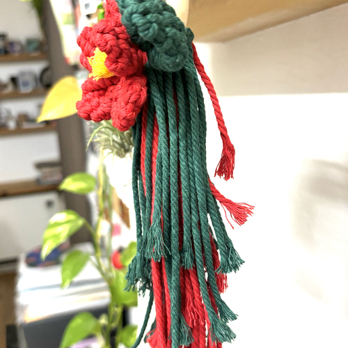 マクラメフラワー ミニタペストリー ハンドメイド（赤） その他