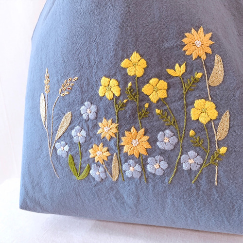 A4大サイズ】草花手刺繍/綿麻トートバッグ/ニュアンスブルー【く