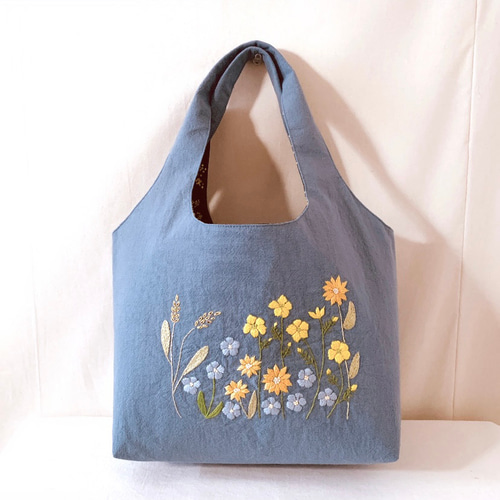 A4大サイズ】草花手刺繍/綿麻トートバッグ/ニュアンスブルー【くが屋